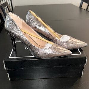 Karl Lagerfeld Paris US 9.5 Style: Royale